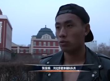 世体表示，赛前拉波尔塔与哈维进行了一次会议交流，德科也参与其中。